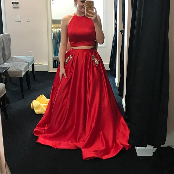 Sherri Hill Prom Dress - Picture 2 of 4